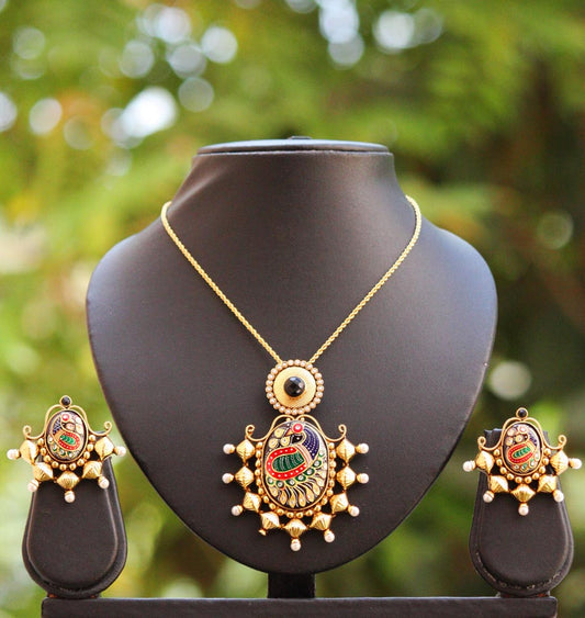 Stunning Pendant Set with Pearls & Polki